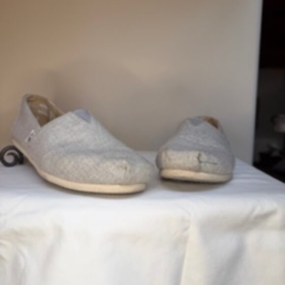 Toms Light Grey Slip On Flats - Picture 1 of 5